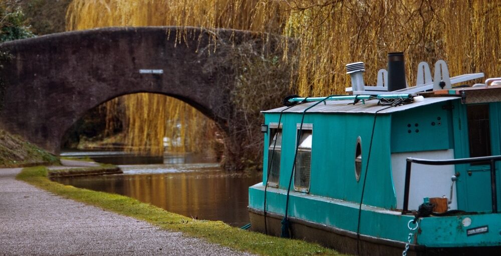A blue narrowboat in Sutton Coldfield near the new development by Anchor New Homes for the over 55s where you can live in a new home independently